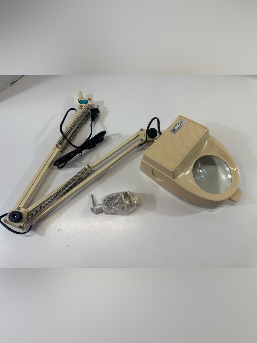 Vintage underwriter laboratories tan Adjustable Magnifying Lamp Articulating Arm
